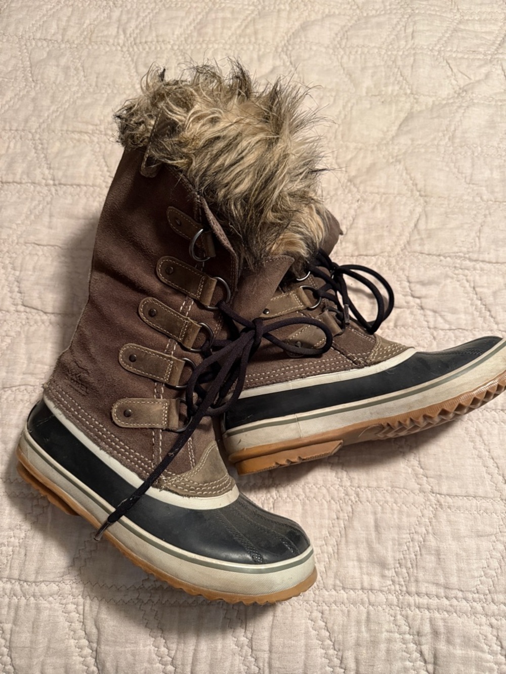 Sorel Brown and Black Women's Insulated Lace-Up Winter Boots with Faux Fur Cuff